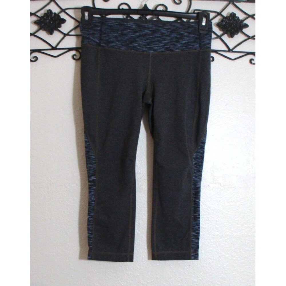 Athleta Activewear Crop Pants Size M Gray Logo
